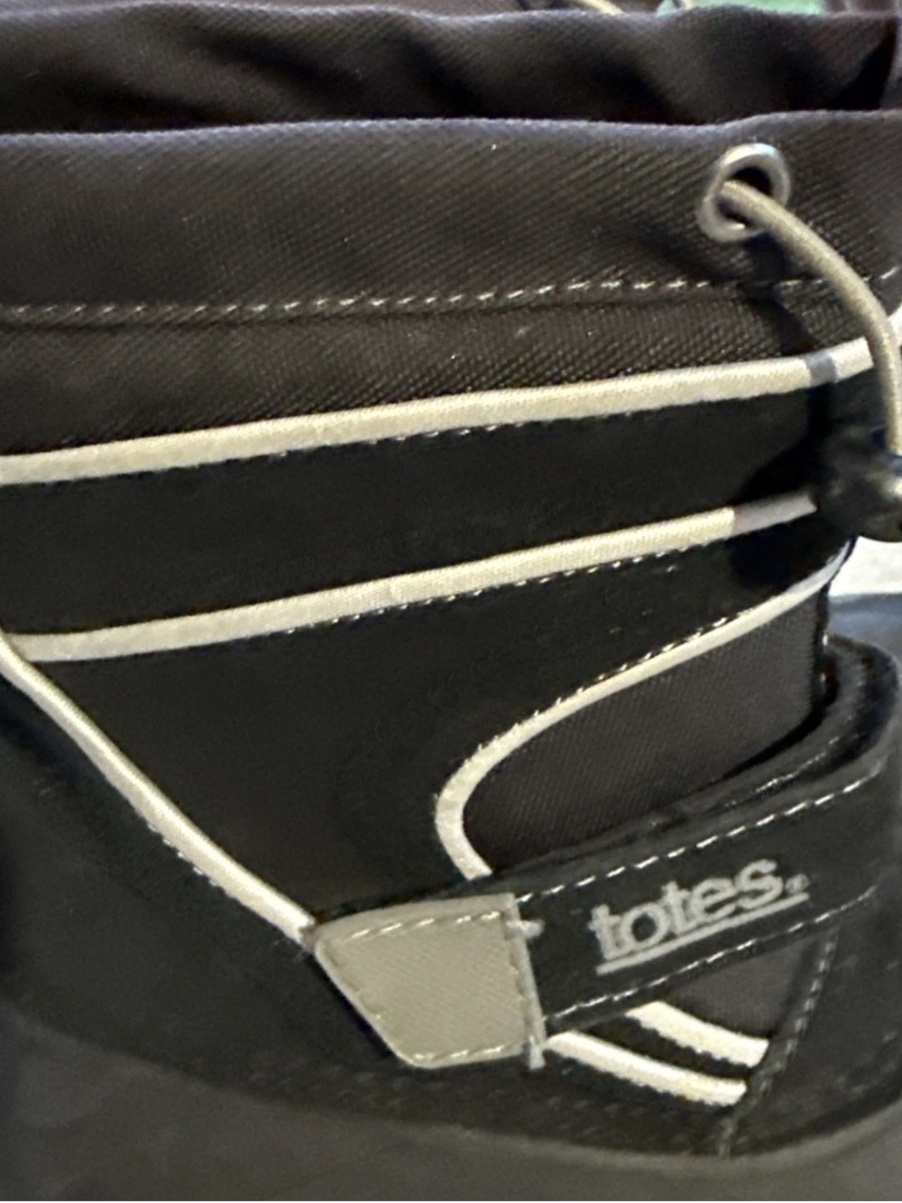 Boys Totes Snow Boots TODD Black Pristine Treads Clean In & Out Winter Size 2 - Picture 10 of 10